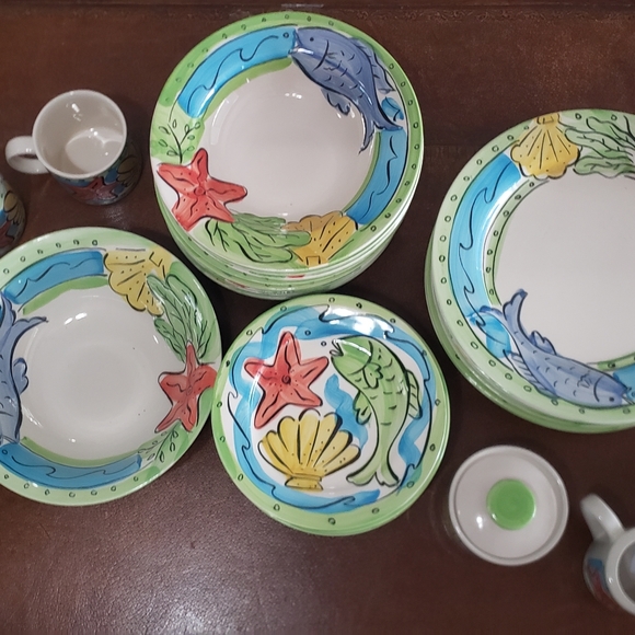 Hand painted dish set - Picture 1 of 4